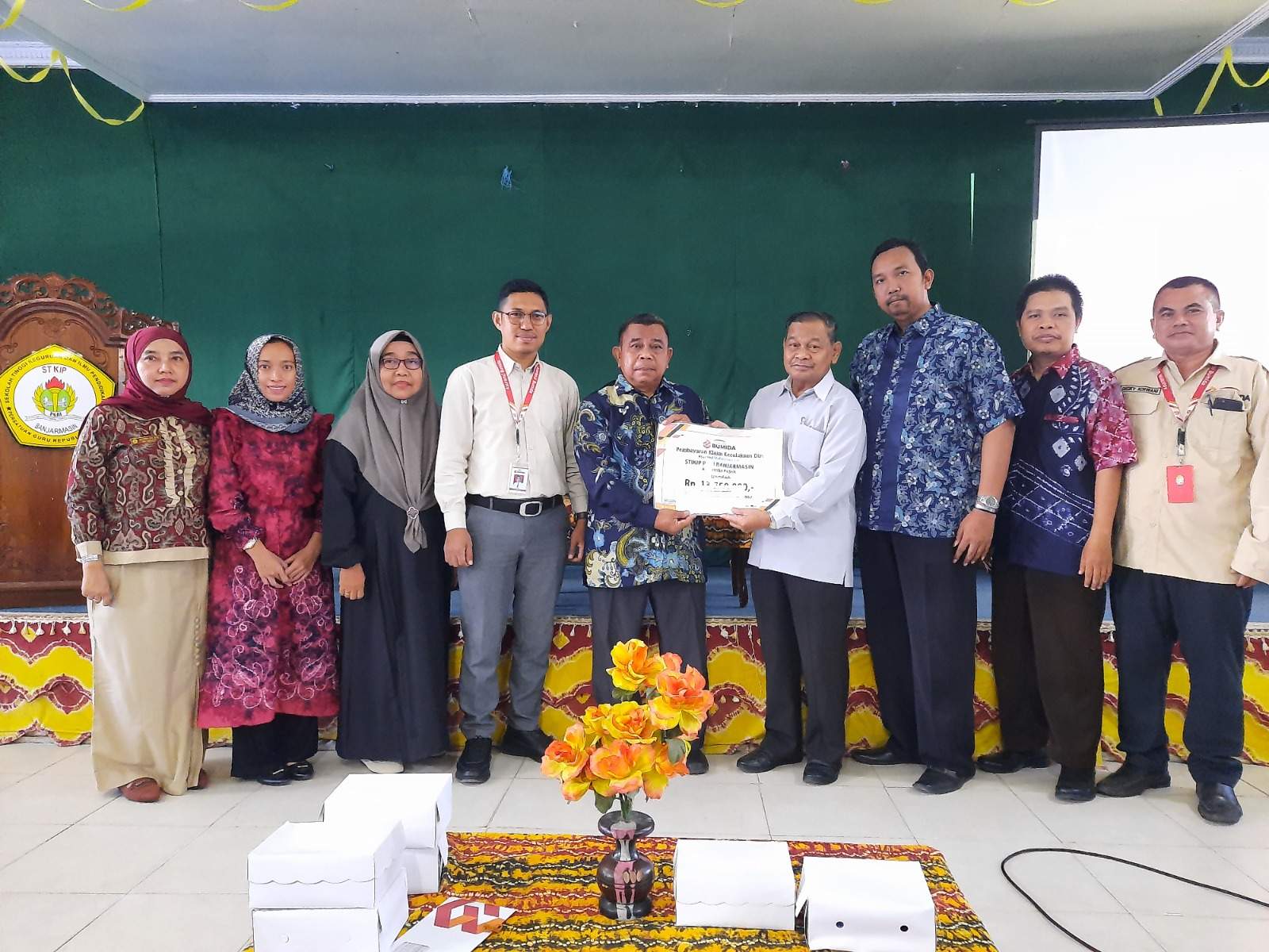 Penyerahan Asuransi Mahasiswa STKIP PGRI Banjarmasin